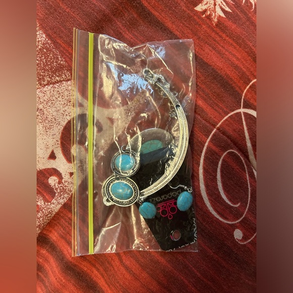 Turquoise Earrings and Necklace Set - Picture 8 of 8